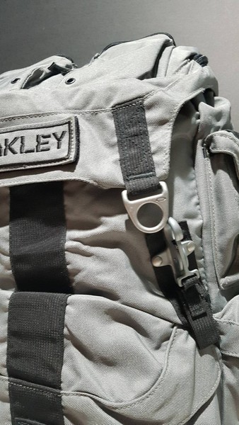 oakley  16.jpg