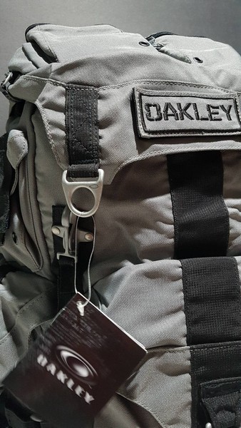 oakley  17.jpg