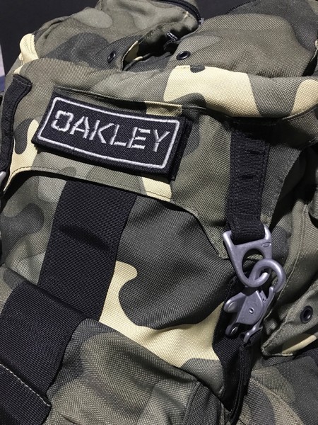 oakley  04.jpg