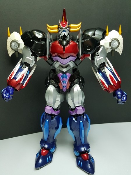 Fewture Model Grendizer  03.jpg