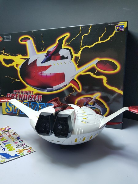 Fewture Model UFO Grendizer 08.jpg